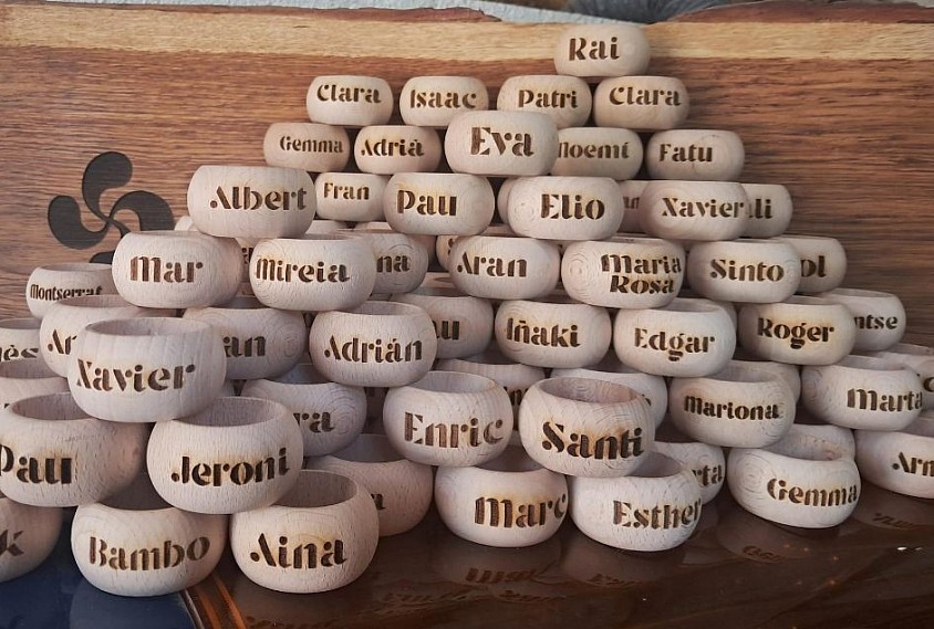Argollas de servilleta en madera . Con nombre incluido